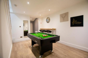 Stunning Bolton Abode - Pool Table